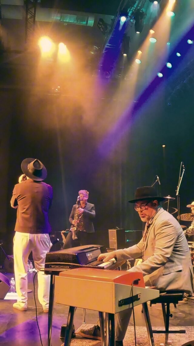 Feeling grateful to share the stage with some of the finest musicians on the German scene! 😍
Last Wednesday we had another wonderful evening in Oberhausen with @max_mutzke_official and now we're heading straight to Bingen Swingt to play with the legendary @joo_kraus on Saturday! 🎹🎤
#MattiKleinSoulTrio #MaxMutzke #BingenSwingt #LiveMusic