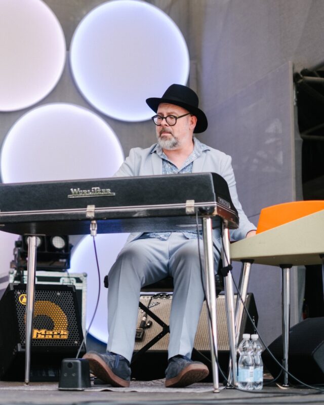 Still carrying the good vibes from @die_zentrale_zum_rieblwirt and @poolbarfestival - thanks for two beautiful open-air encounters! 💛
Next up: reuniting with @max_mutzke_official at @kulakonstanz on July 24 and @hafensommerwuerzburg on July 25 (SOLD OUT)! 🎤🔥
You ready?
#MattiKleinSoulTrio #MaxMutzke #HafensommerWürzburg #LiveOnTour
📸 Ira & John (@ira_john)
