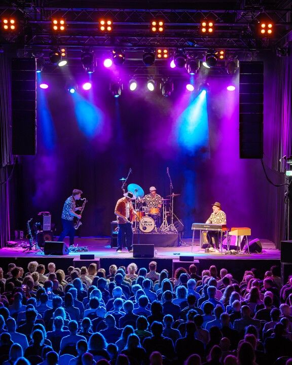 Three summer nights with @max_mutzke_official - and three seriously beautiful crowds. ☀️🎤🔥
Braunschweig ➡️ Aerzen ➡️ Würselen

There’s something about this combination that keeps creating new sparks every time we hit the stage together. Thanks to everyone who came out and made this weekend so unique! 💛

Now off to: ICELAND! Can’t wait to see you guys up north.

#MattiKleinSoulTrio #MaxMutzke #SoulJazz #SummerTour @applausgarten @kultursommer_schwoebber @schlosshotelmuenchhausen @burgwilhelmstein
📸 1-4: @ruedigerknuthphotography; 5&6: @marry.da; 7&8: baufriede