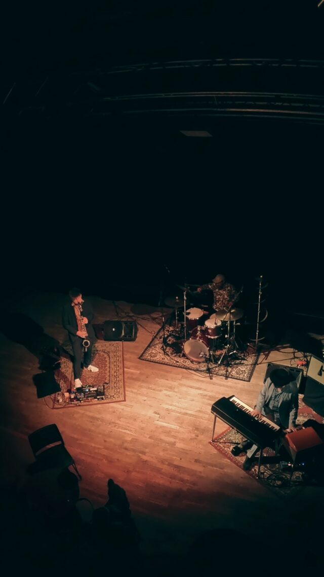 Three concerts, countless kilometers and some truly unreal scenery inbetween. Iceland... that was something else. 🇮🇸💙
From Kex Hotel in Þingeyri to Ísafjörður (@edinborgarhusid) and finally Reykjavik International Jazz Festival (@rvkjazz) - what a first Soul Trio journey through this extraordinary place on earth.
Thank you for welcoming our music so warmly. We’d happily come back anytime. 🌋🎹
#MattiKleinSoulTrio #IcelandTour #ReykjavikJazz #Bubbleverse #SoulJazz
🎥 @sputdancer in Ísafjörður (Edinborgarhúsið)